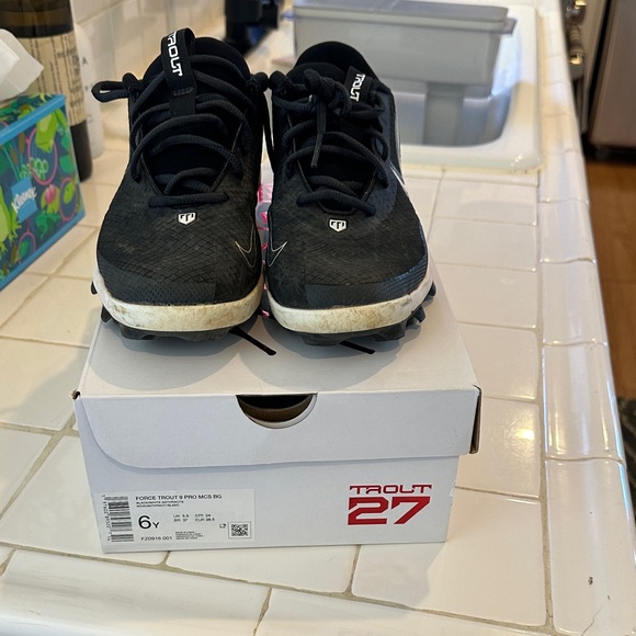 Kids Nike Trout 9 cleats 6Y - Picture 1 of 6